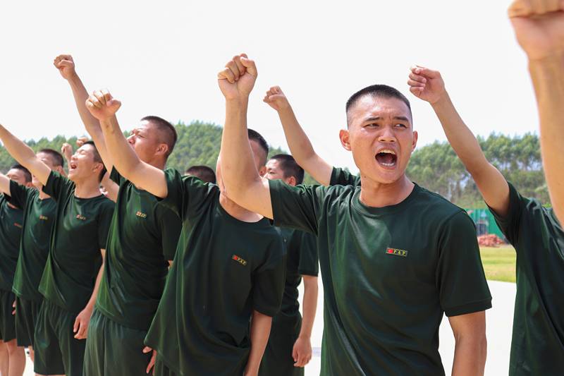 这是一场新兵专属的双节军人运动会