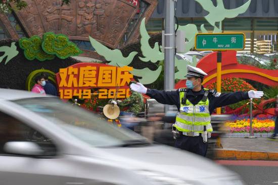 北京警方国庆期间拘留盗抢骗、黑车黑摩违法犯罪人员1200余人