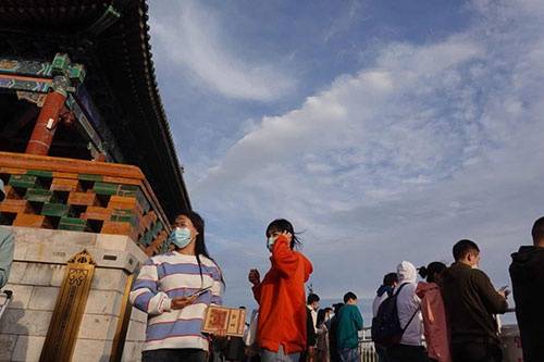 北京迎来大风天气，在景山远眺西山，晚霞靓丽(图)