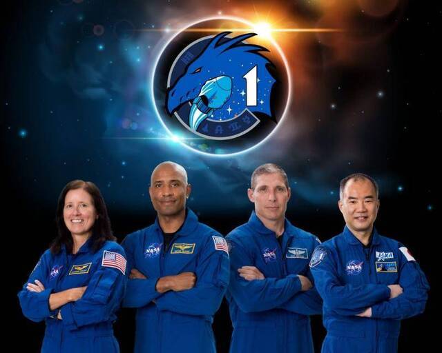 从左到右依次是NASA宇航员Shannon Walker，Victor Glover，Michael Hopkins和日本宇航员Soichi Noguchi。