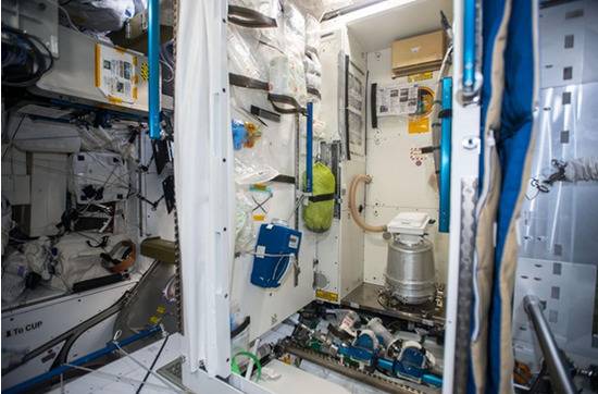 目前国际空间站美国“宁静”号节点舱使用的卫生间