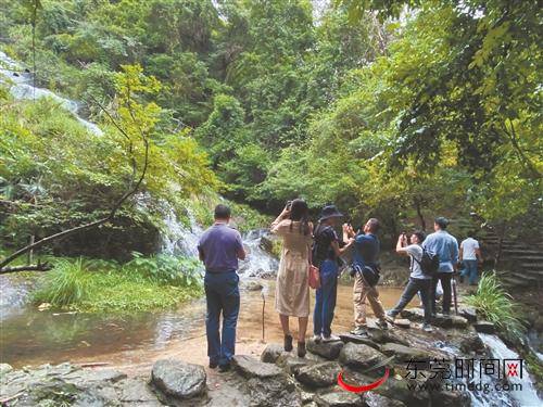 ■采风团一行体验旅游精品线路记者梁盘生摄