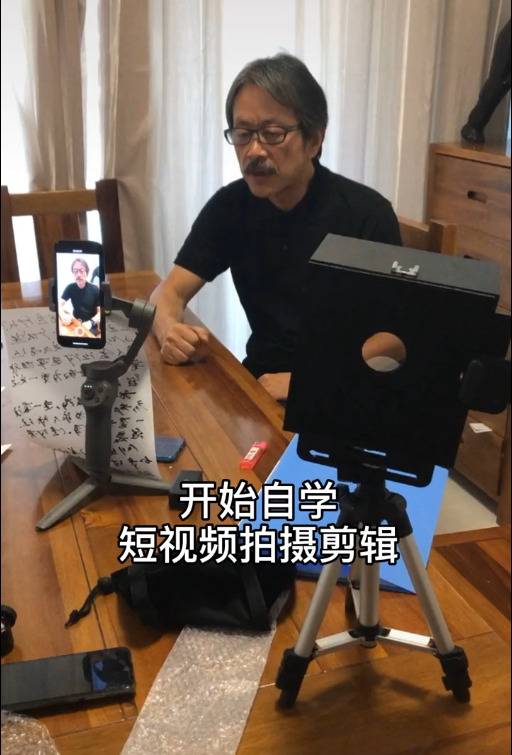 葛伟开始学习短视频编辑和直播受访者供图