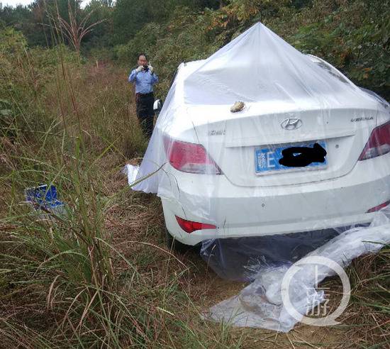 ▲嫌犯李有华作案后驾驶白色汽车逃离，行驶约20分钟后发生事故弃车逃跑。图片来源/受访者供图