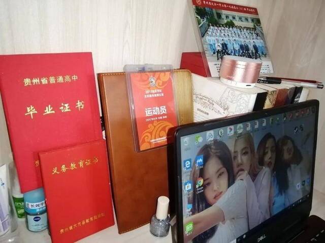 溪溪想和你“同桌”！贵大人学习书桌大赏