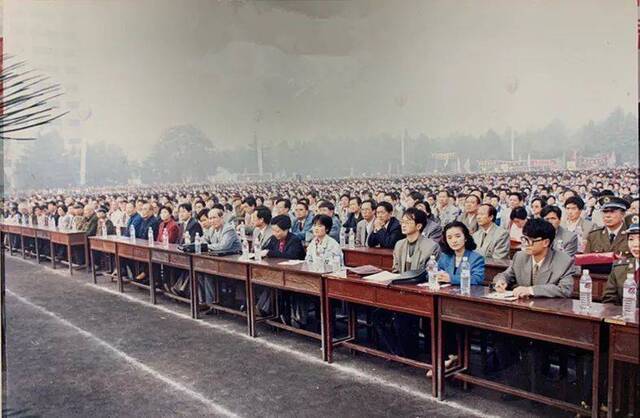 西电校庆日  让我们一起来翻一翻西电那些年珍贵的生日照片！