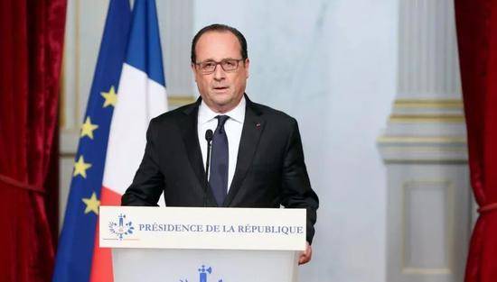 时任法国总统奥朗德宣布法国进入全国紧急状态