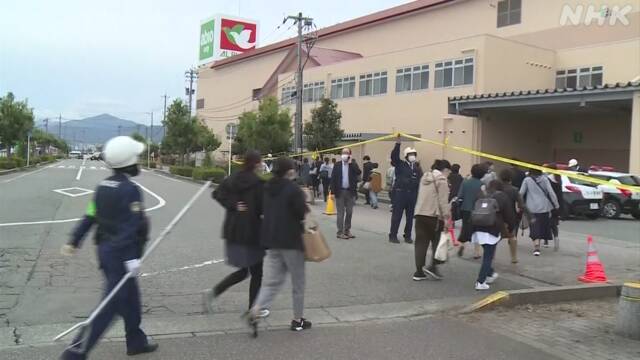 警方正在组织民众疏散（NHK）