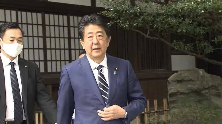 安倍19日上午参拜靖国神社。图/FNN