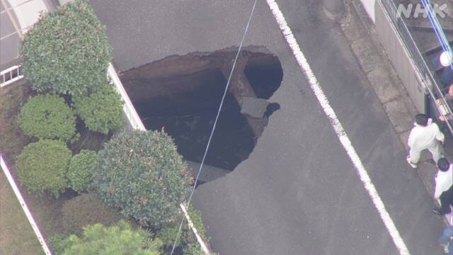 东京都一处道路突然塌陷（NHK）