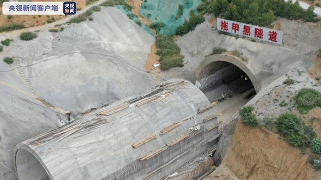 提前10天完工！云南红河弥蒙铁路全线首座隧道贯通