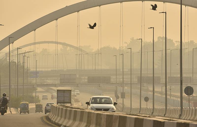 当地时间10月18日，印度首都新德里及其周边被厚重的雾霾笼罩。人民视觉图