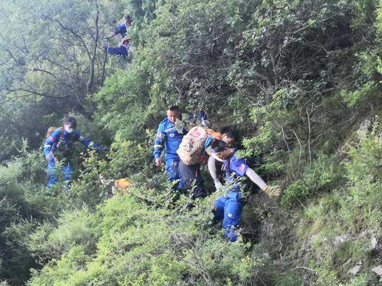 蓝天救援队今年已参与六十余起山野救援，资深驴友更易出事