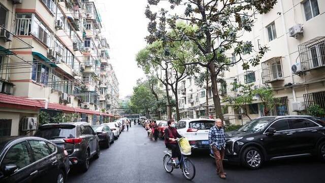 小区停车位改造、楼道美化怎么做？上海将在全市推广试点参与式社区规划制度