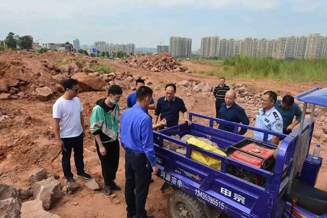 广东省河源市区32枚遭偷盗的恐龙蛋化石被追回