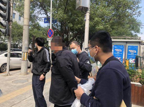 把自己的电话卡银行卡卖了也违法？13人被刑拘