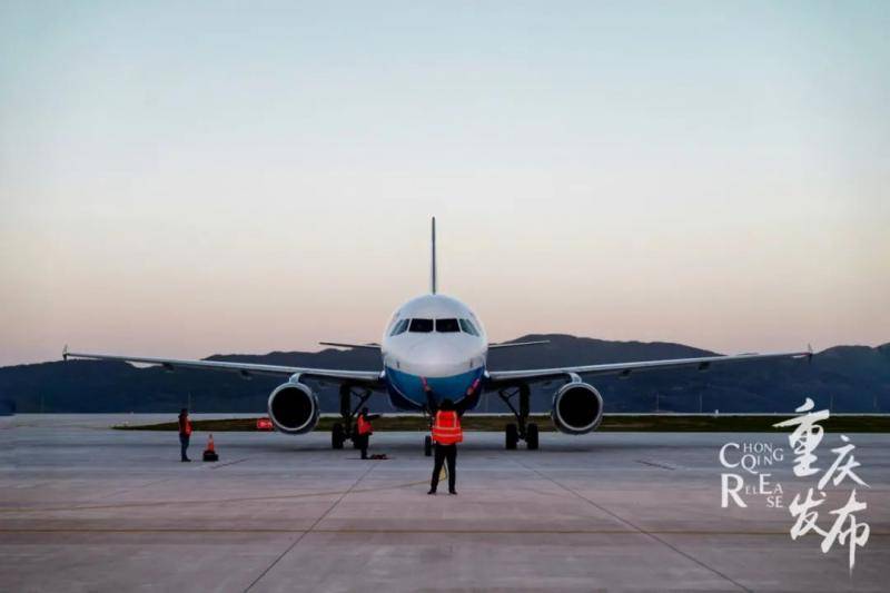 重庆航空空客A320完成各项飞行科目测试邹乐摄