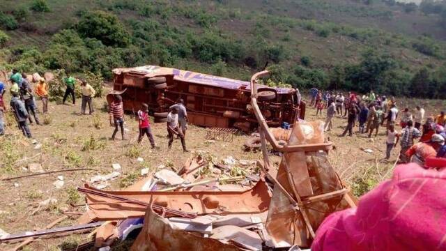 坦桑尼亚一客车侧翻 造成15人死亡