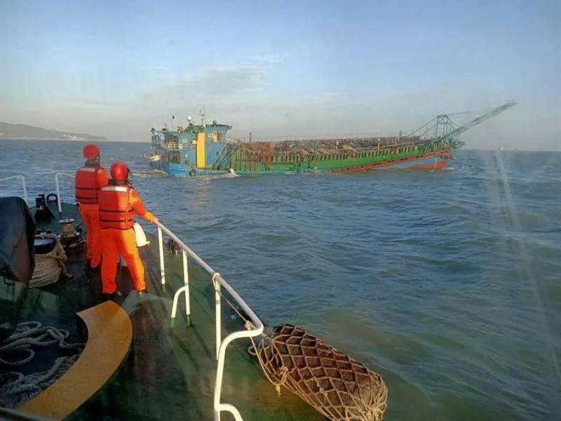 台湾海巡队出动前往“驱离”大陆抽砂船。图源：中时新闻网