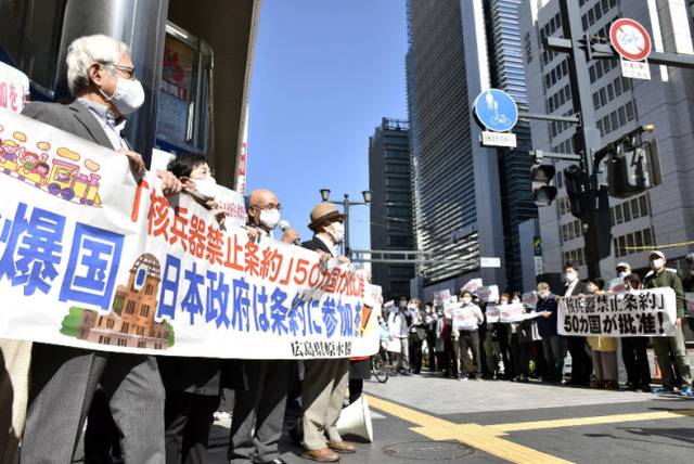 民众在广岛集会，呼吁日本政府加入禁止核武器条约（图片来自共同社）