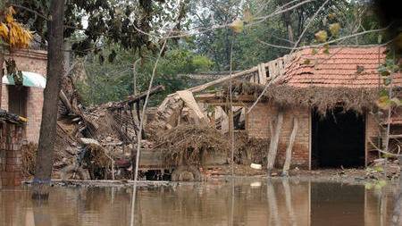 被洪水吞噬的村落。