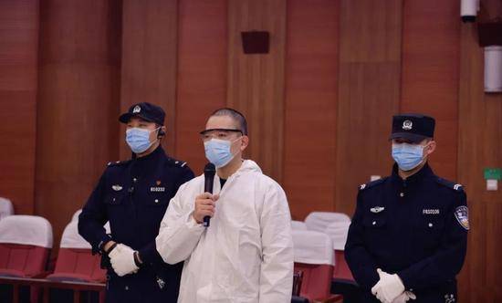 死刑！男子“殴打女友两岁儿子致死案”一审公开宣判