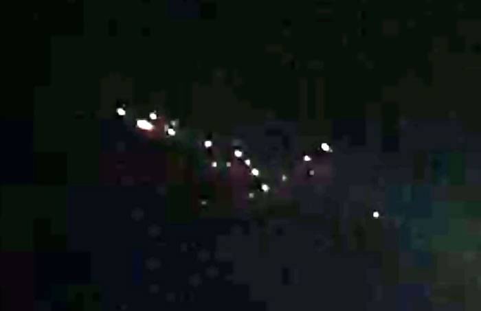 天文学家认为美国夏威夷夜空出现的奇怪“灯光秀”其实是太空垃圾