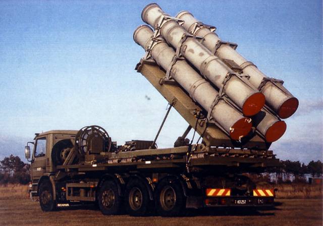 “鱼叉”岸舰导弹系统发射车，每辆发射车配备了4个导弹发射筒。