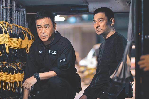 两大影帝刘德华（右）与刘青云相隔18年再度合作《拆弹专家2》