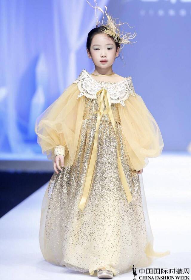 看秀｜梦幻公主、中国风与绿色环保，时装周上童装更潮酷