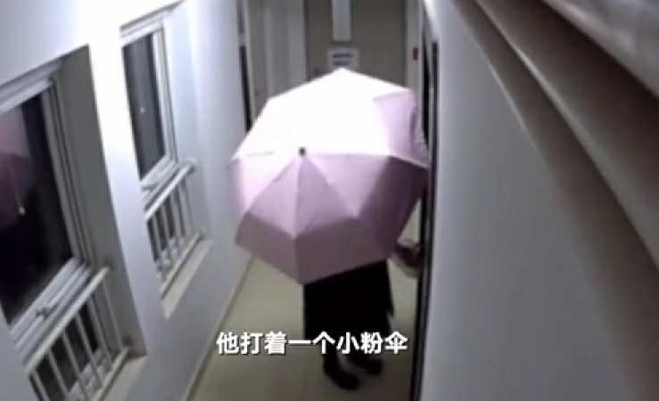 北京一小区多名住户家门遭人泼粪，男扮女装嫌疑人被刑拘