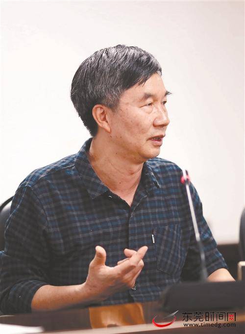 ■中山大学古文字研究所所长陈伟武记者李梦颖摄