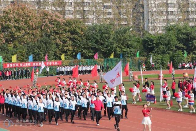 直击现场！南京邮电大学超震撼运动会来袭！(最美方阵由你选出！）