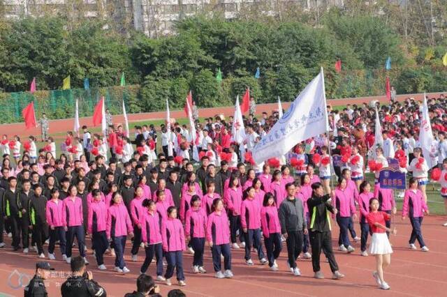 直击现场！南京邮电大学超震撼运动会来袭！(最美方阵由你选出！）