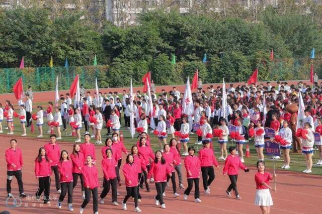 直击现场！南京邮电大学超震撼运动会来袭！(最美方阵由你选出！）