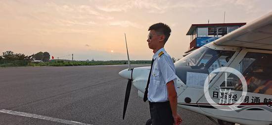 国内通航史上最年轻：重庆17岁男生通过飞机驾驶员执照评估
