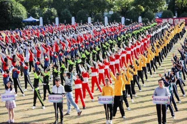 张张都是大片！“奔跑吧，运动并快乐着的上大人！”