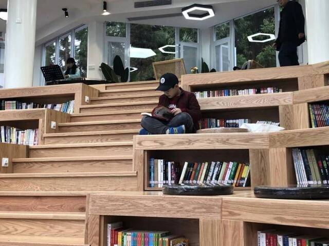 森林书屋内部环境重庆高速集团供图