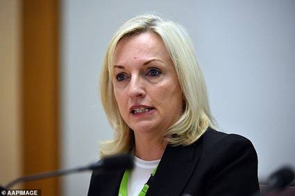 年薪700万的澳洲邮政女CEO遭总理抨击后被迫辞职 只因奖励高管4块名表