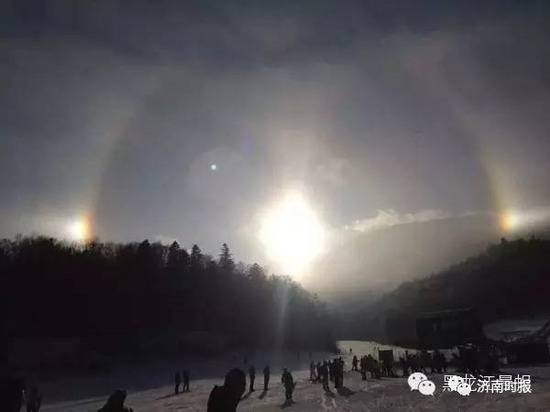 看！天空同时出现三个“太阳”