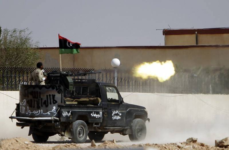 俄罗斯雇佣兵现身利比亚 苏尔特地标建筑被摧毁