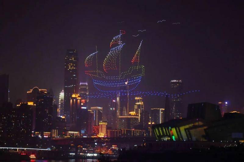 第六届中国诗歌节闭幕式现场无人机表演崔景印摄