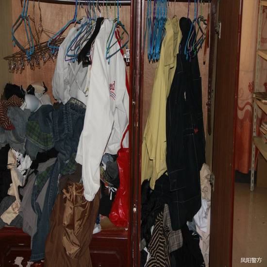 女子回家后发现199件衣服全被剪烂 原因让人难以置信