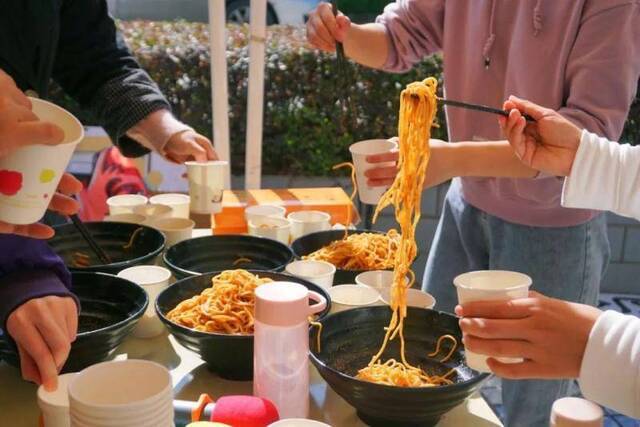 别致！南农学子将家乡美味“烹”在了20米长卷上