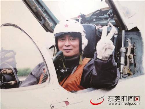 ■孔繁斌在空军部队服役长达25年（老照片）受访者供图