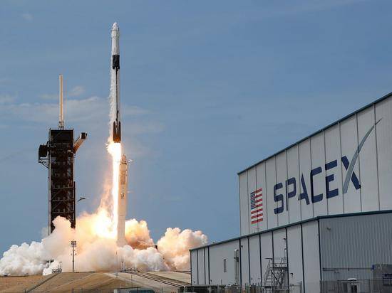 SpaceX完成火箭静态点火测试 周末将载人发射