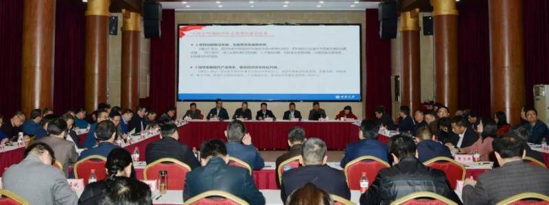 五中全会大学习  学校中心组学习贯彻十九届五中全会精神