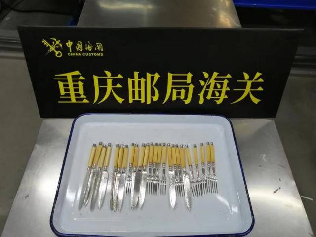 查获的象牙制品重庆海关供图