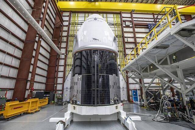 SpaceX龙飞船正式载人首飞，马斯克填补美国载人飞行近十年空白