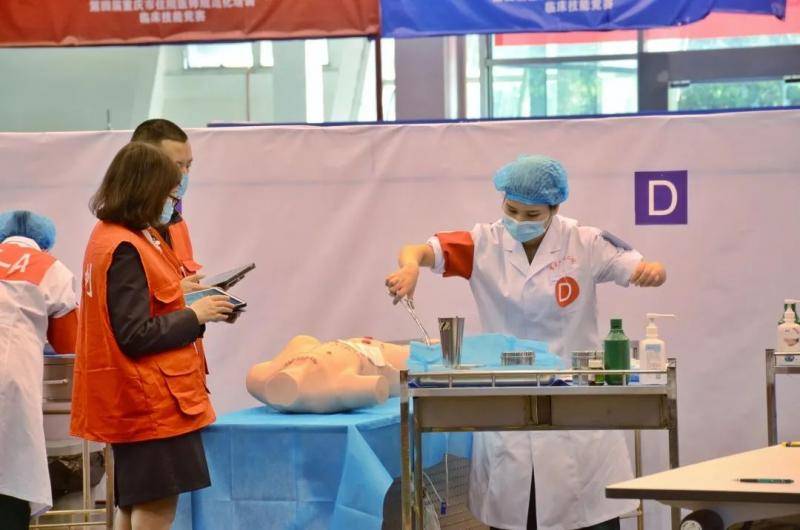 逾十万人在线观看！重庆市第四届住院医师规范化培训临床技能竞赛在重医精彩上演